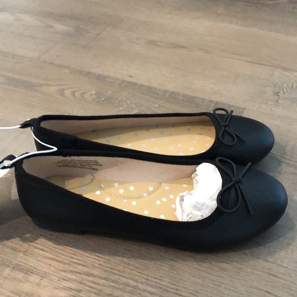 Girls dress shoes. NWT - Picture 2 of 2